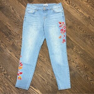 Sandpiper Boho Light Wash Floral Embroidered Ankle Skinny Jeans Size 16W